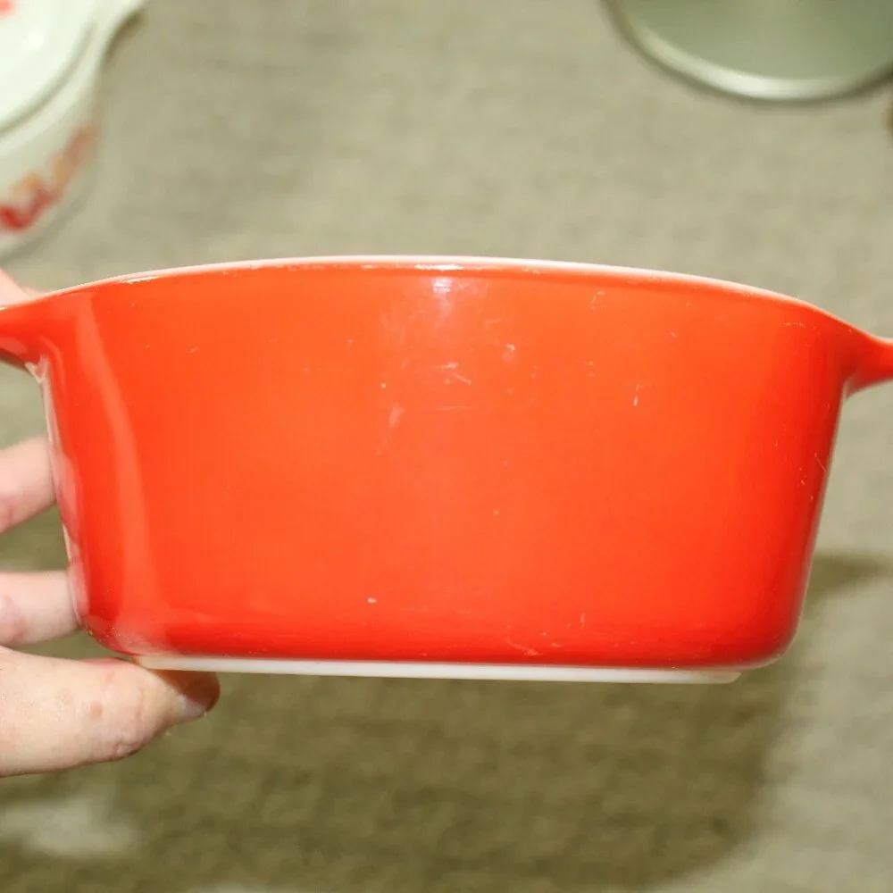 Pyrex Vintage Friendship 471 / 472 / 473  Casserole w 2 White Patterned Lids